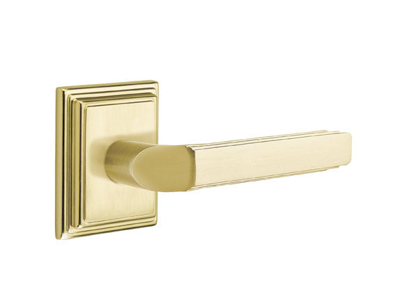 Emtek Milano Lever with Wilshire Rosette - Classic Brass